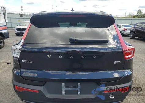 2025 Volvo Xc40 Plus z USA, uszkodzony, nr VIN YV4L12UCXS2606193